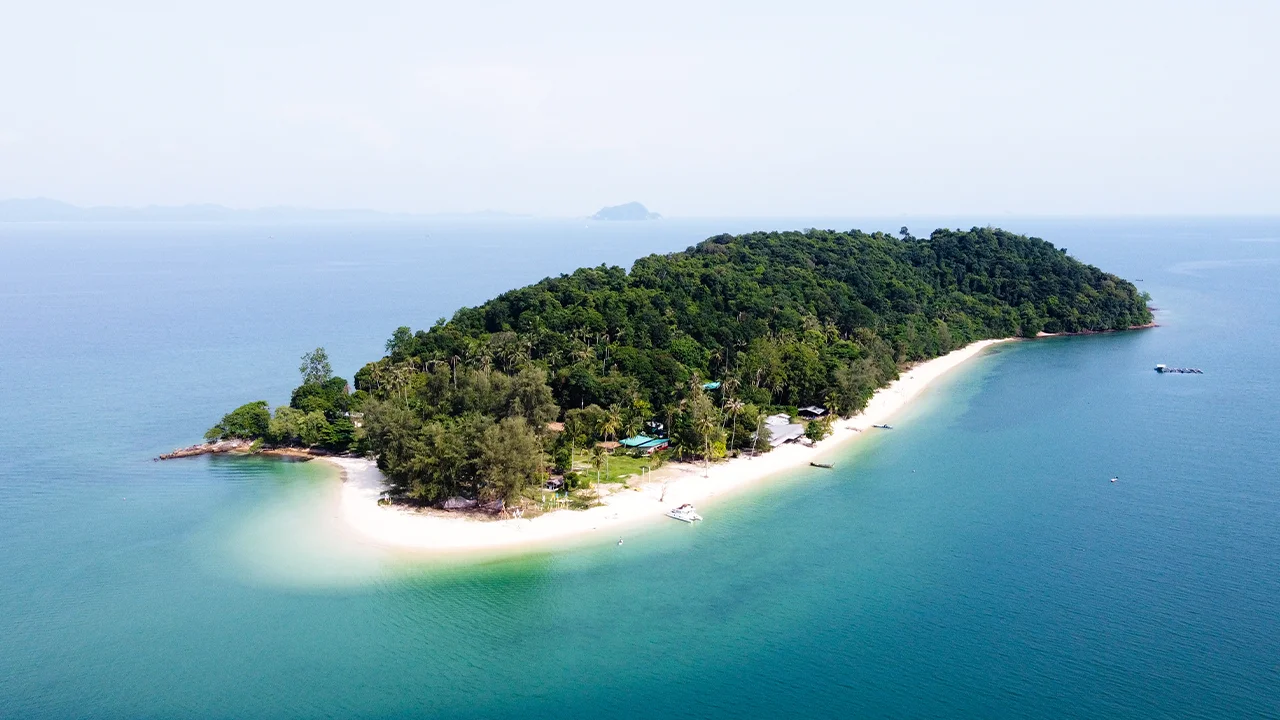 4 เกาะส่วนตัวในไทย ปิดเกาะเที่ยวแบบรวยจริงต้องเหมา