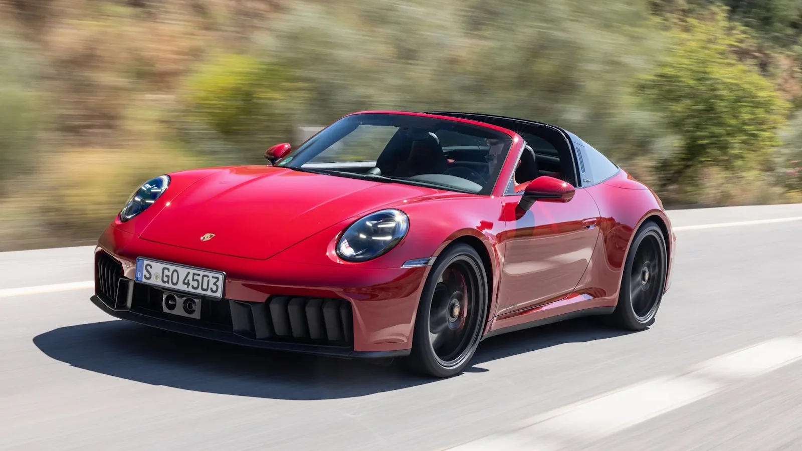 รถ Porsche 911 Targa 4 GTS ดีไซน์หรูรับปีม้า 2026