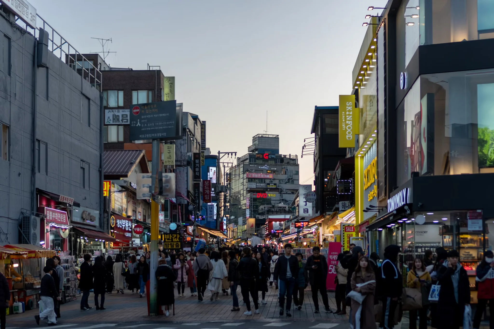 Spacious lie-flat seating and premium service on fly Thai Airways to Seoul deal