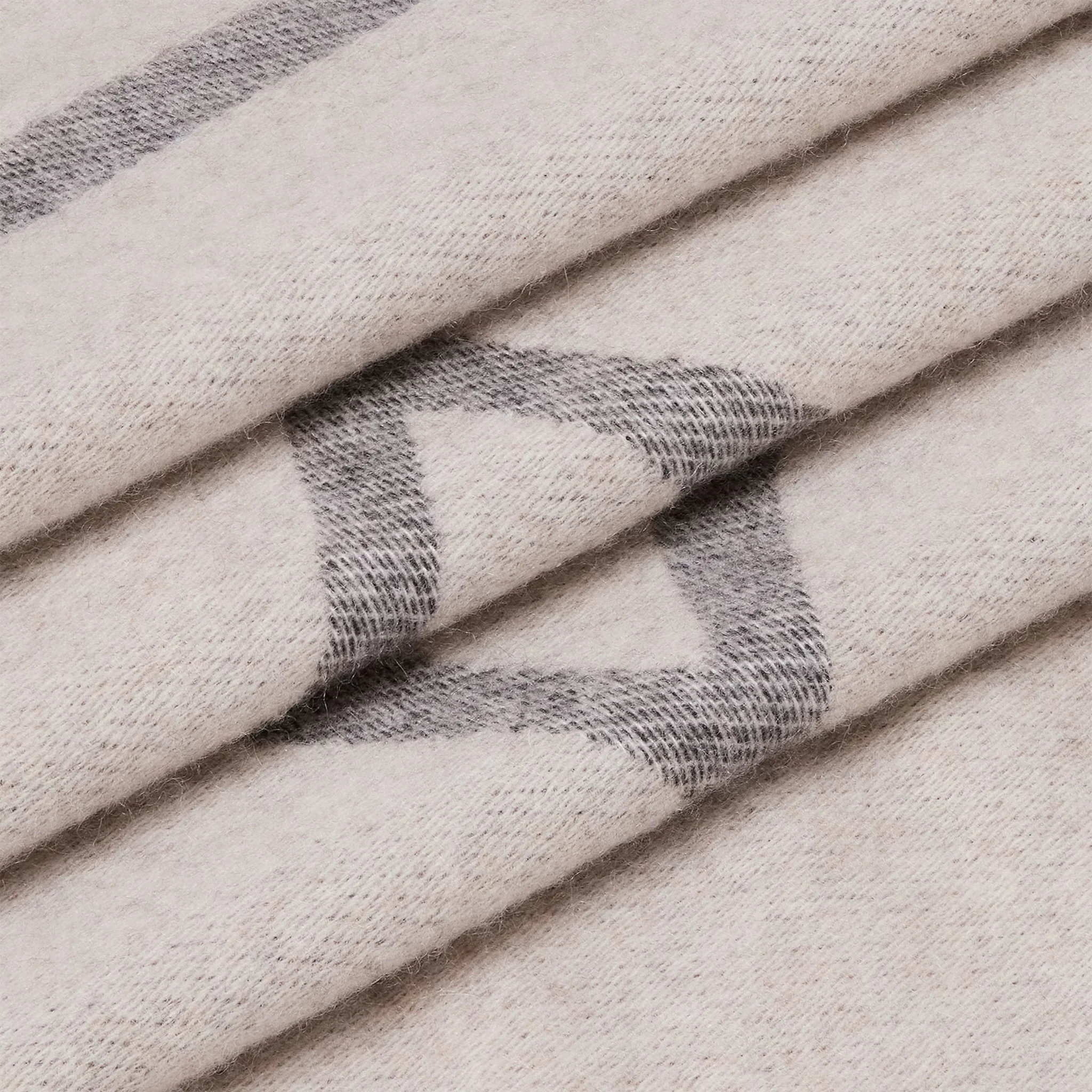 เส้นใยผ้า Cashmere และแพะ Cashmere ผู้ให้ขนอันล้ำค่า