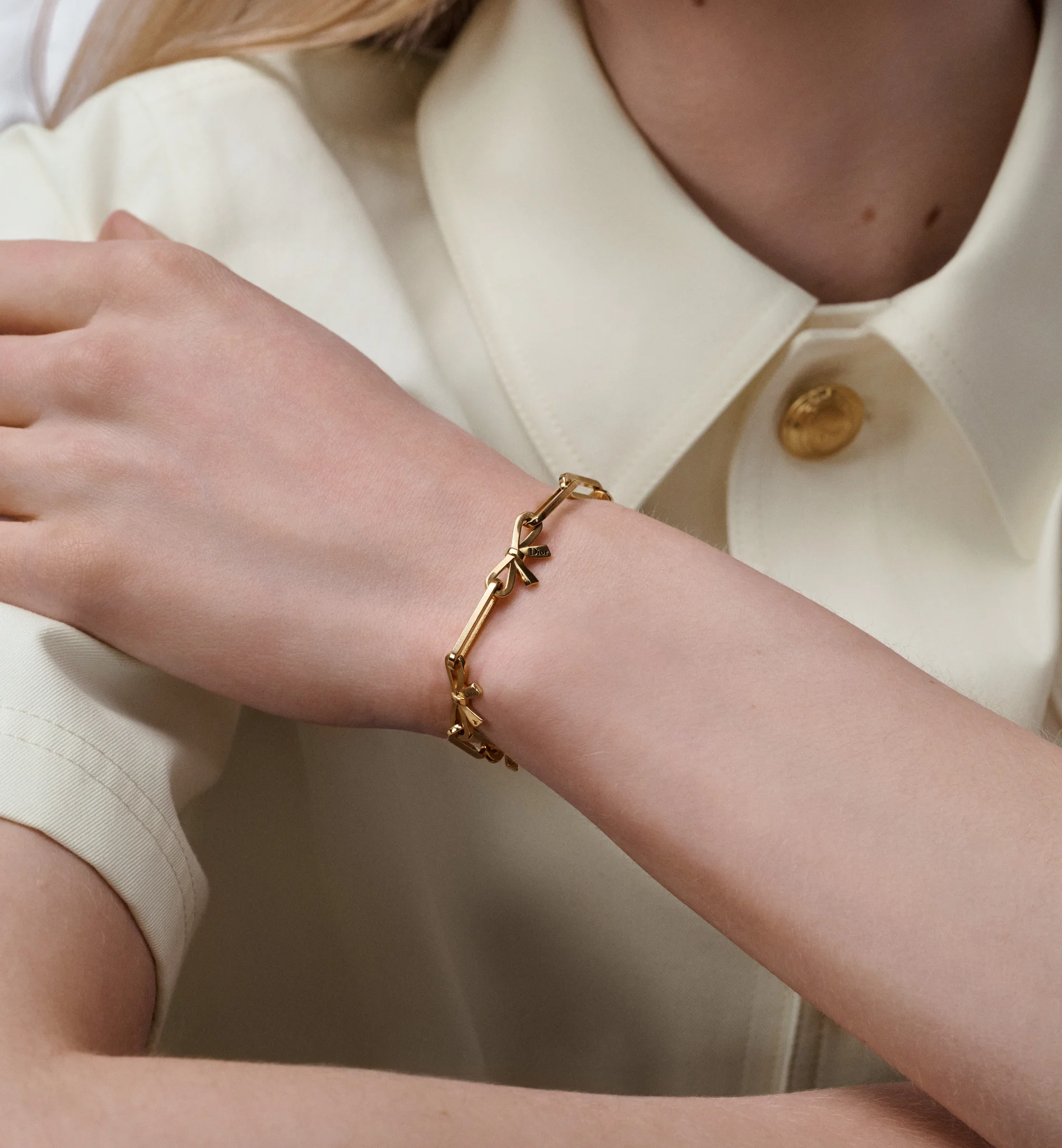 เครื่องประดับ Dior รูปโบว์ คอลเลกชันสุดคิ้วท์