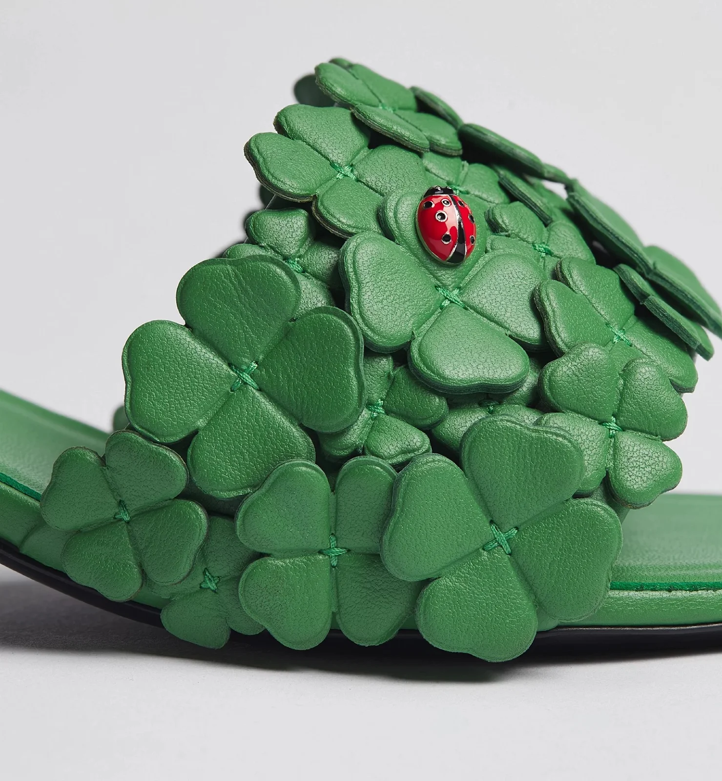 รองเท้าส้นสูง Dior Bloom Heeled Slide สำหรับซัมเมอร์ 2026