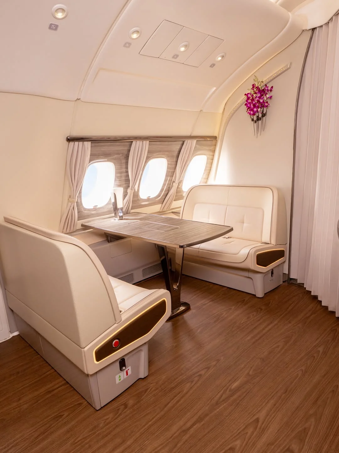 บริการอาหารพรีเมียมและสิ่งอำนวยความสะดวกบนเครื่องบิน A380 สายการบินเอมิเรตส์