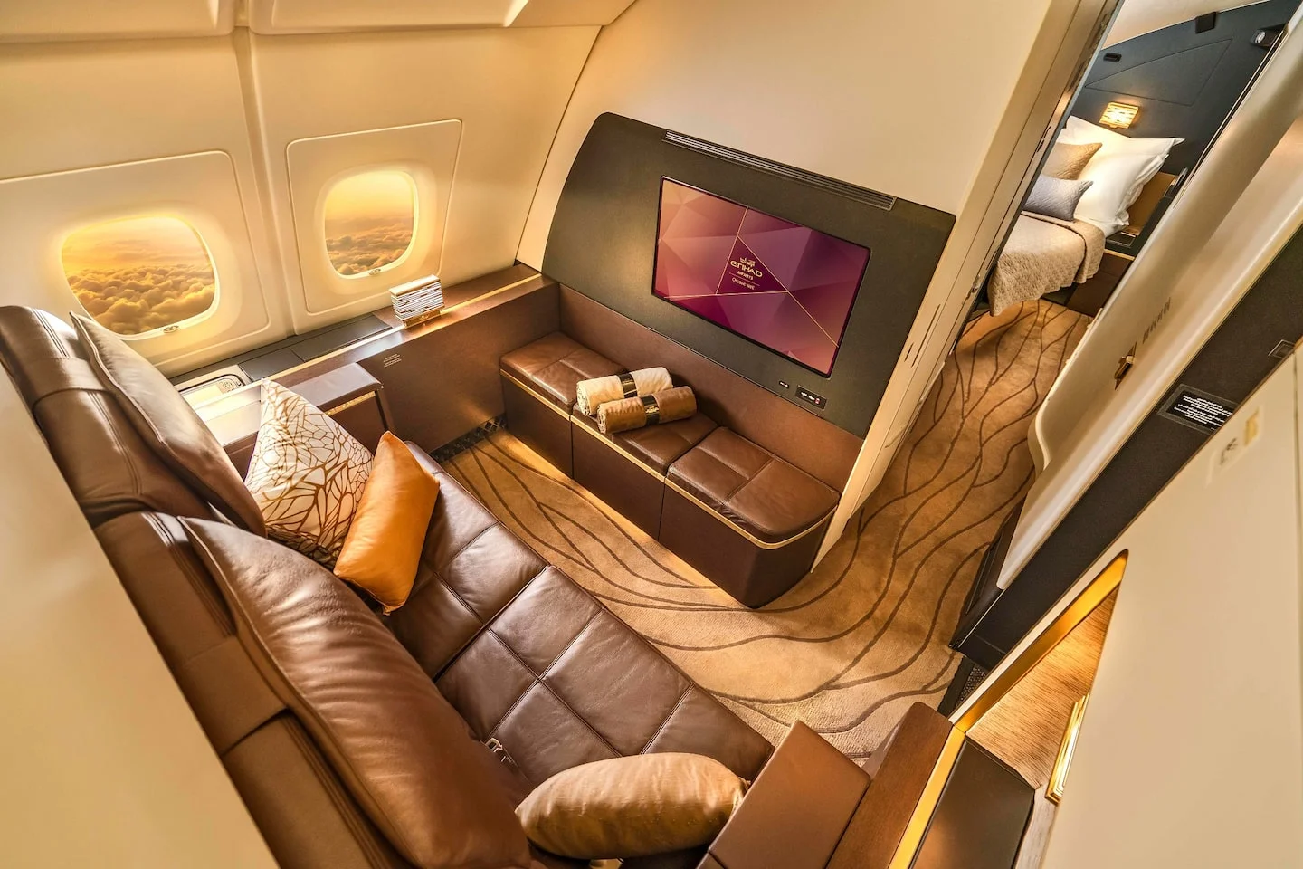ห้องนอนส่วนตัว Bedroom พร้อมเตียงคู่บนคฤหาสน์ลอยฟ้า Etihad