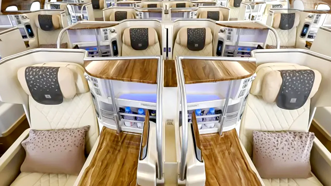 บิน Business Class ไปฮ่องกง โปรโมชั่น: Emirates 18,694