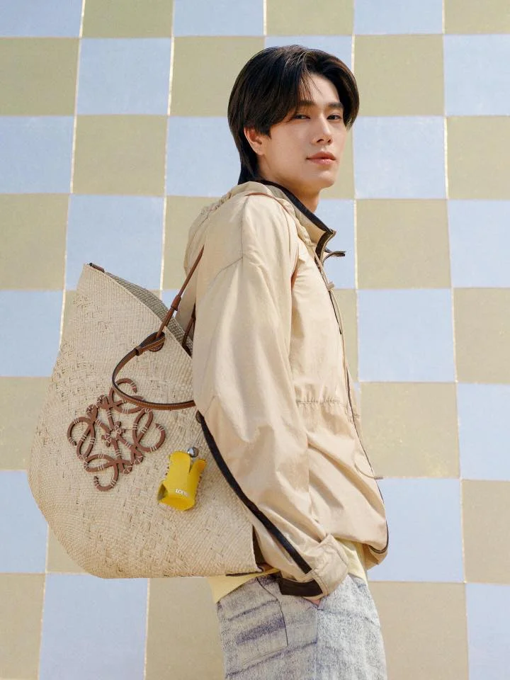 ชาร์มใส่ยาดม LOEWE Dok Khoon Charm ดีไซน์ดอกคูนสีเหลืองทอง