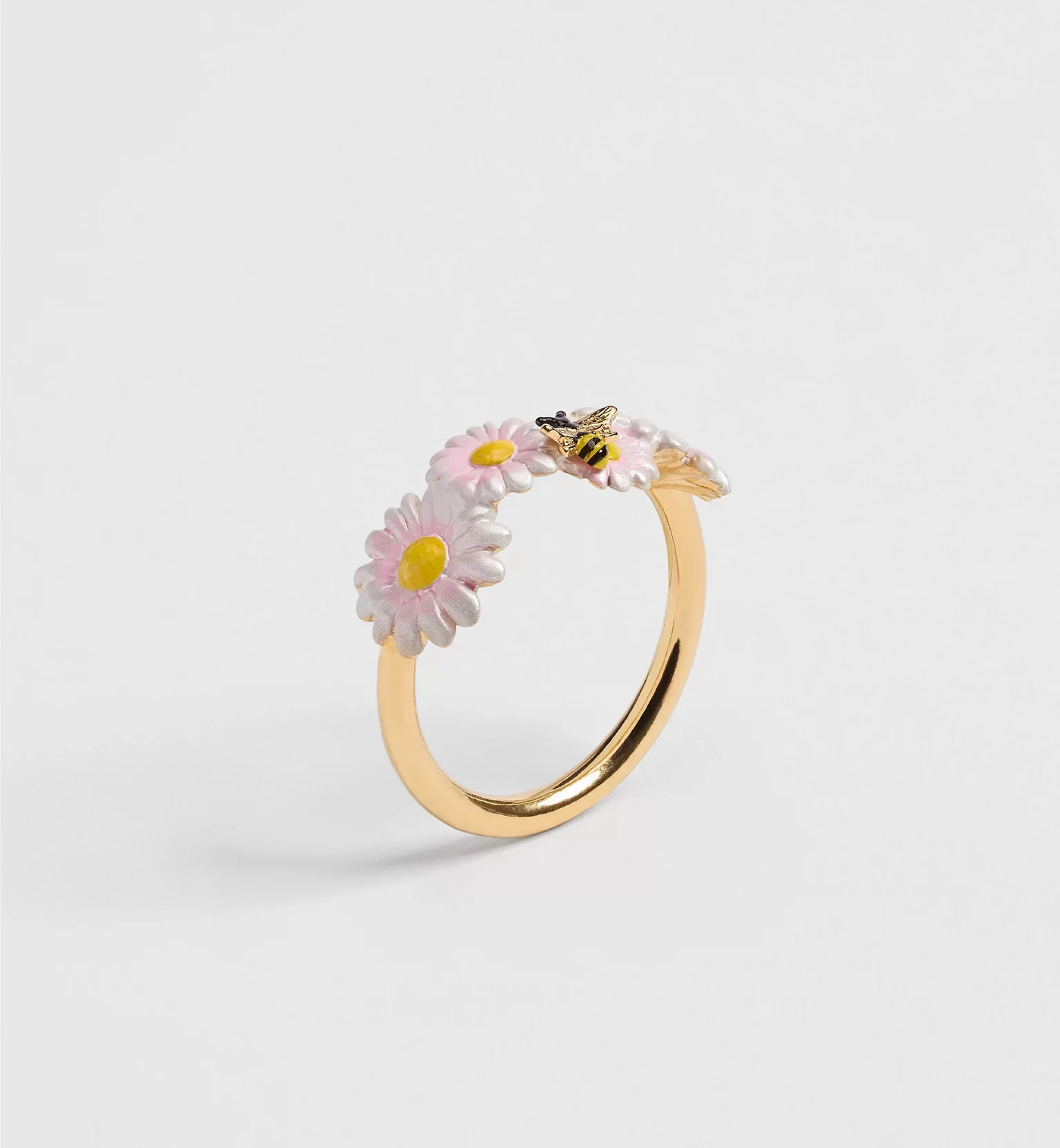 แหวน Dior Daisy เครื่องประดับลักชูสไตล์ลูกคุณหนู
