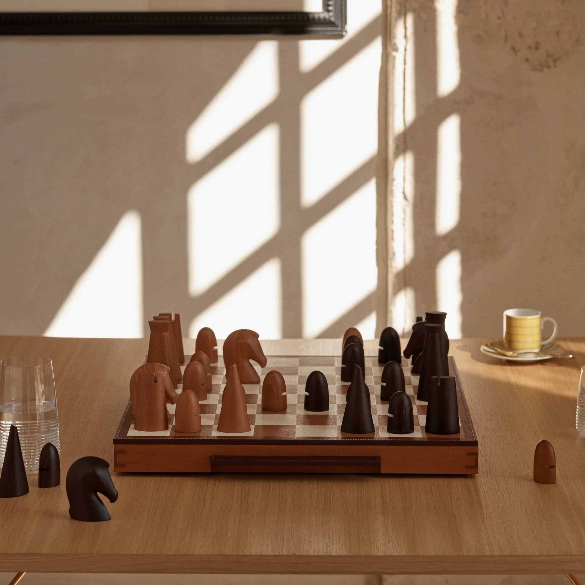 กระดานหมากรุก Herm&egrave;s ฐานฝังลายหนังงานฝีมือสุดประณีต