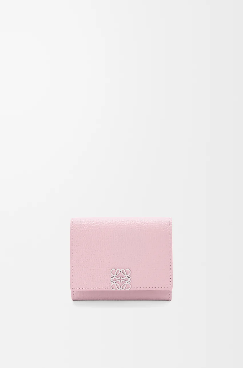 กระเป๋าสตางค์สีชมพู LOEWE Anagram สำหรับของขวัญวาเลนไทน์
