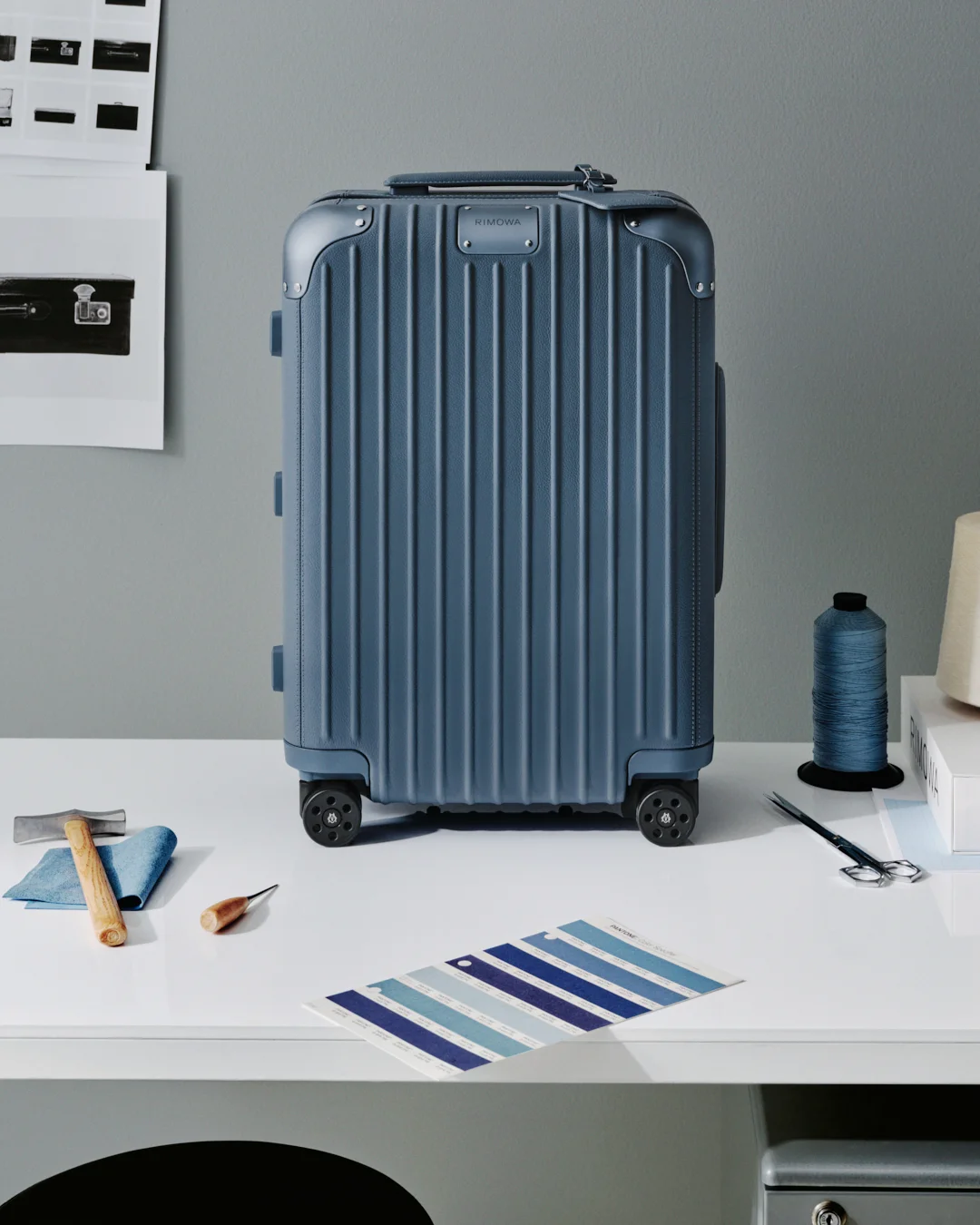 RIMOWA Distinct Cabin กระเป๋าเดินทางหนังแท้สีฟ้า Powder Blue
