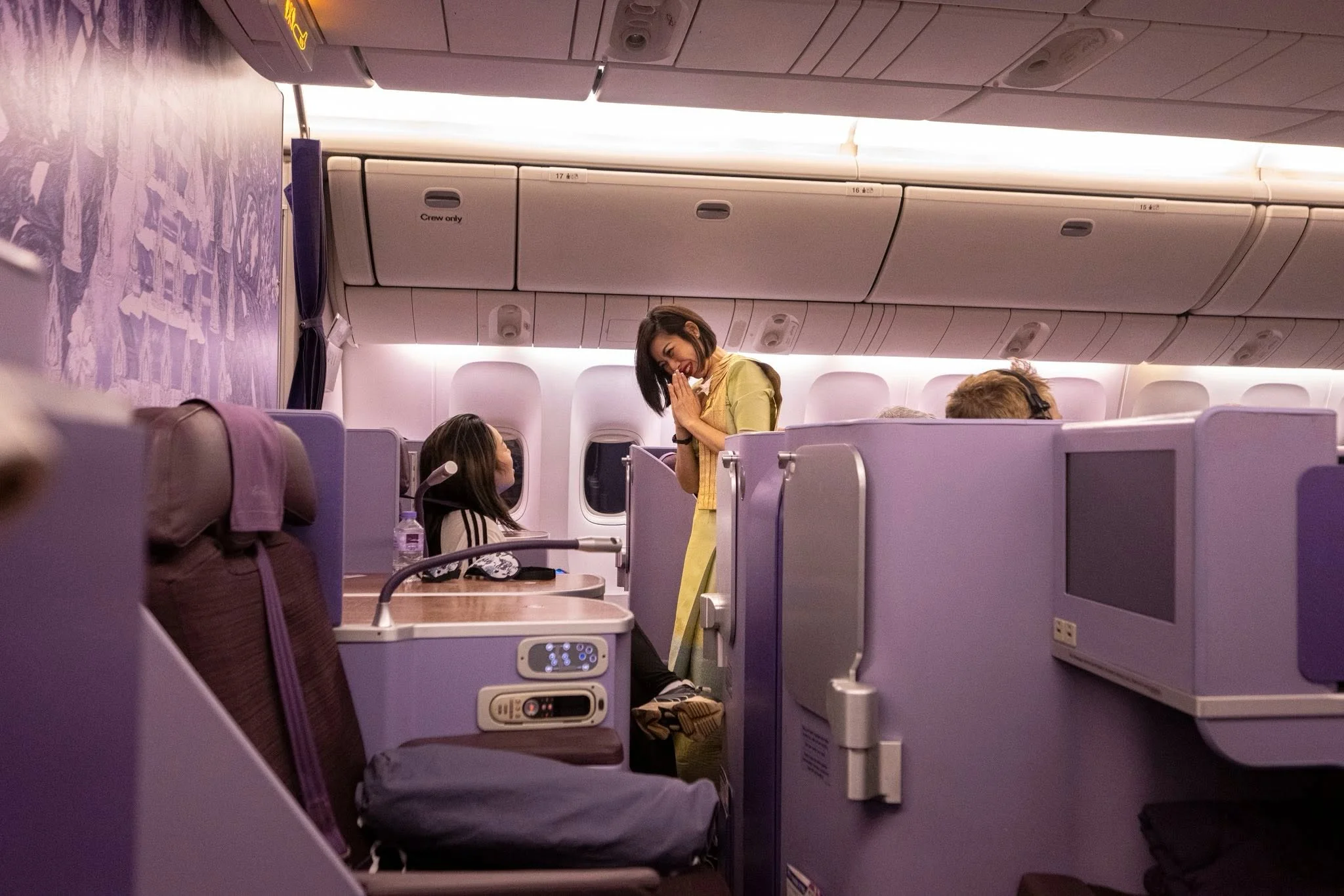 บริการอาหารและสิ่งอำนวยความสะดวกบนเครื่องบิน Thai Airways Royal Silk จีน ราคา สุดคุ้ม