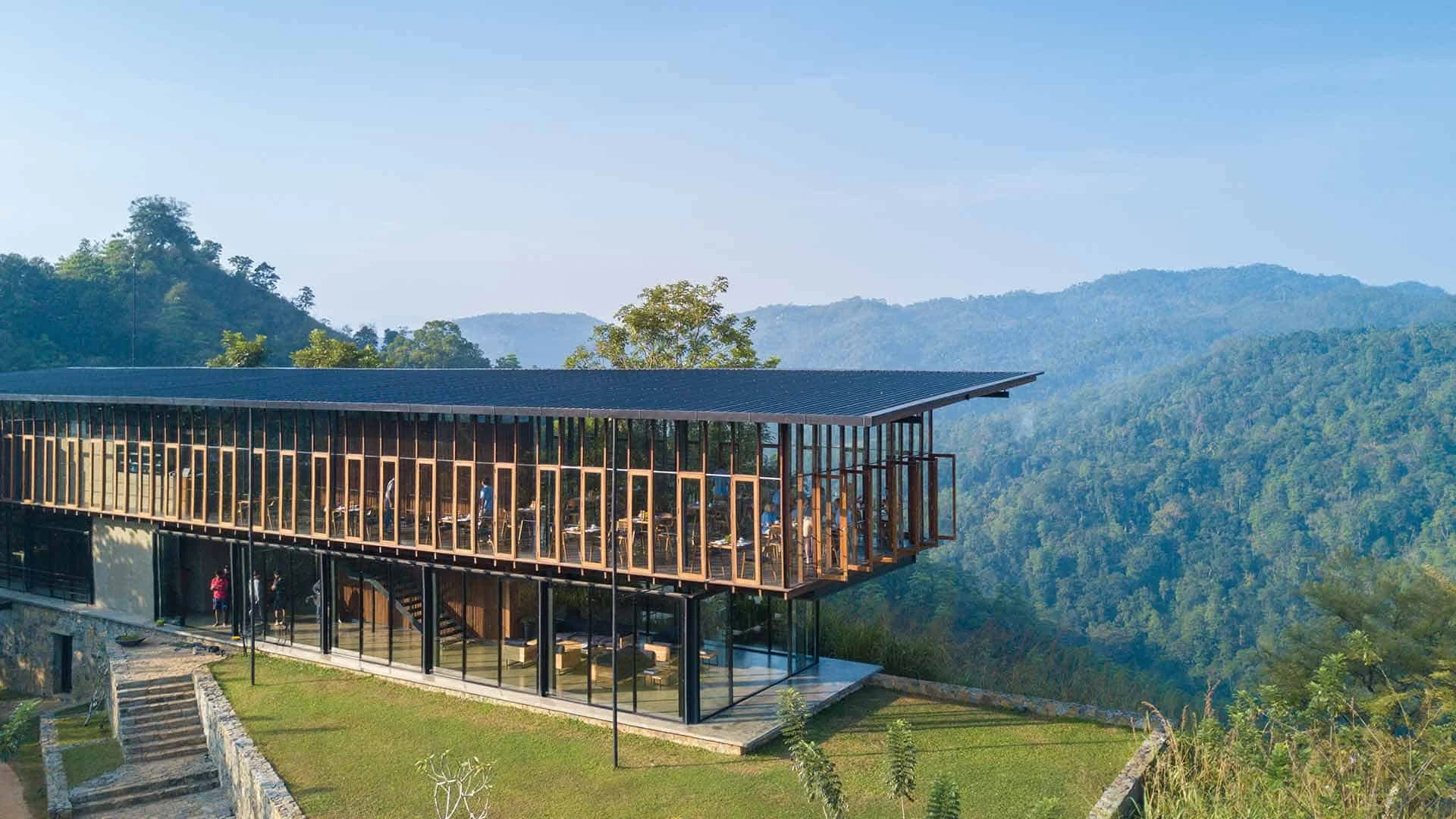 บริการสปาบำบัด Shirodhara เพื่อการหลับลึกที่ Santani Sri Lanka