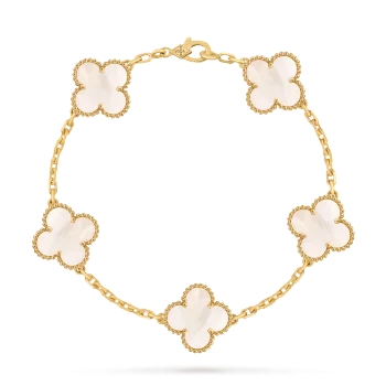 กำไลข้อมือ Byzantine Alhambra 3 Motifs และ Pure Alhambra 4 Motifs ของ Van Cleef