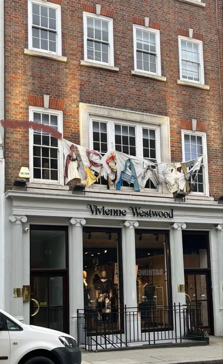 เครื่องประดับ Vivienne Westwood โลโก้ดาวเสาร์ Orb ยอดฮิต