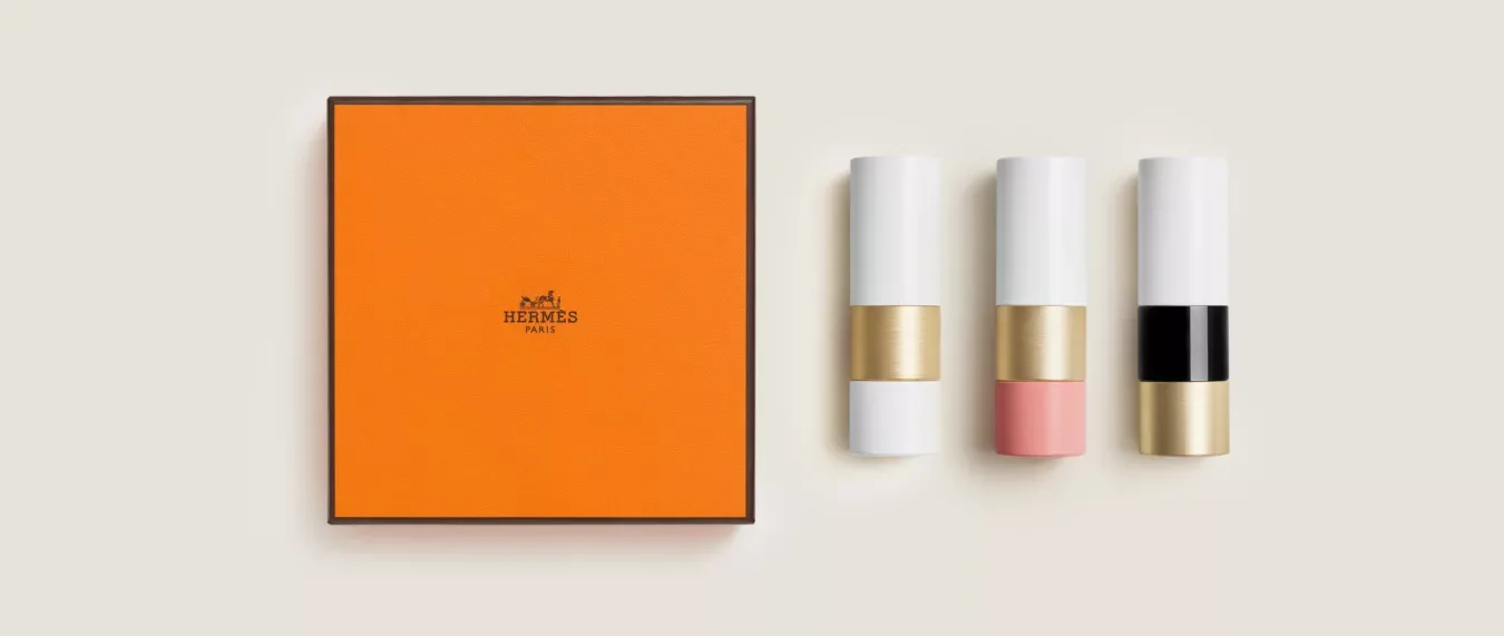 แบรนด์เนม Hermès กับแพ็กเกจจิ้งสีส้มผูกริบบิ้นสีน้ำตาล